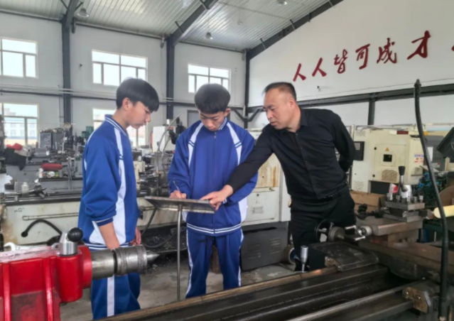 劳动教育课程体系加强学生动