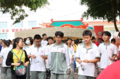 大力改善职业教育办学条件稳步推进职业教育一核两翼整合办学