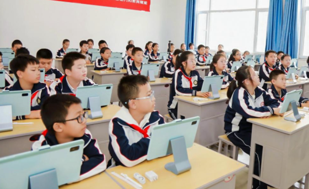 校园建设智慧讲堂构建在线课程共享及虚拟实验实训等方面深化对接