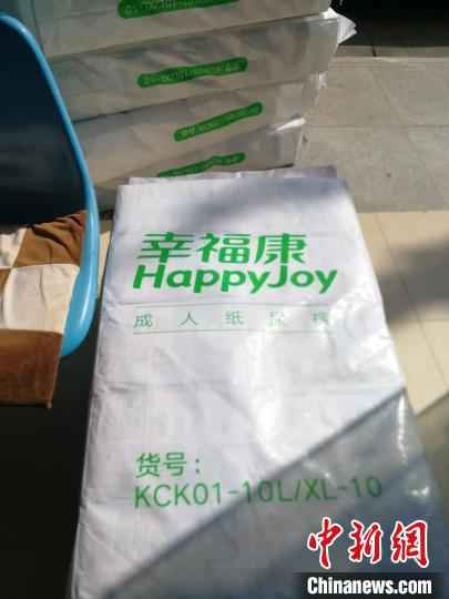 图为郭芮彤购买的成人纸尿裤。受访者供图  云南纳西族大学生用奖学金购买纸尿裤捐赠武汉